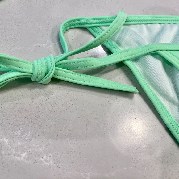 NEW Victoria's Secret Bikini Set, Size Medium - Picture 6 of 10